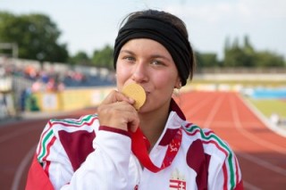 Zsofia-Bacskay-Kogelslingerensmall